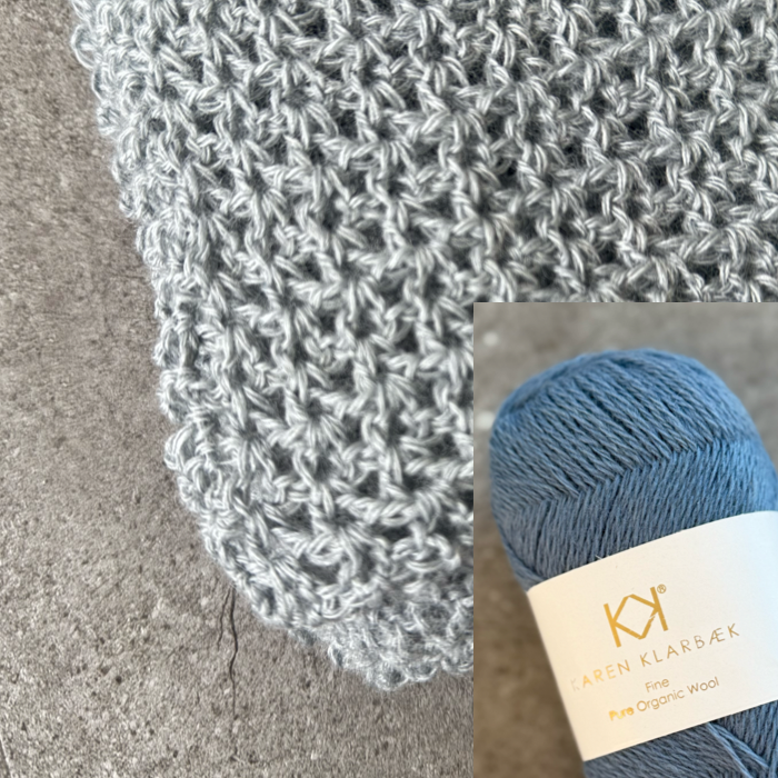 Hæklet tæppe med garn og opskrift Karen Klarbæk