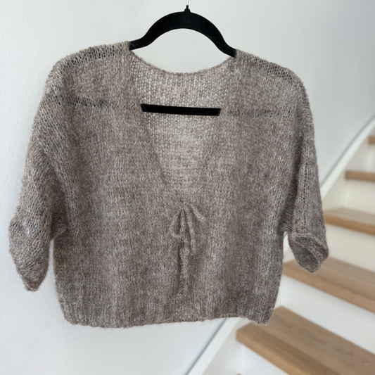 P&G Kortærmet cardigan med sløjfer strikkekit