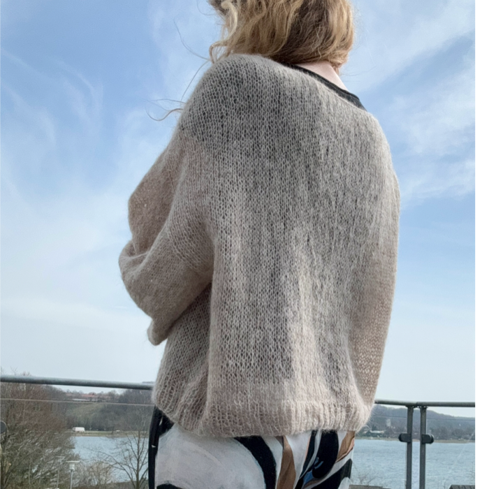 P&G Let cardigan med sløjfe strikkekit