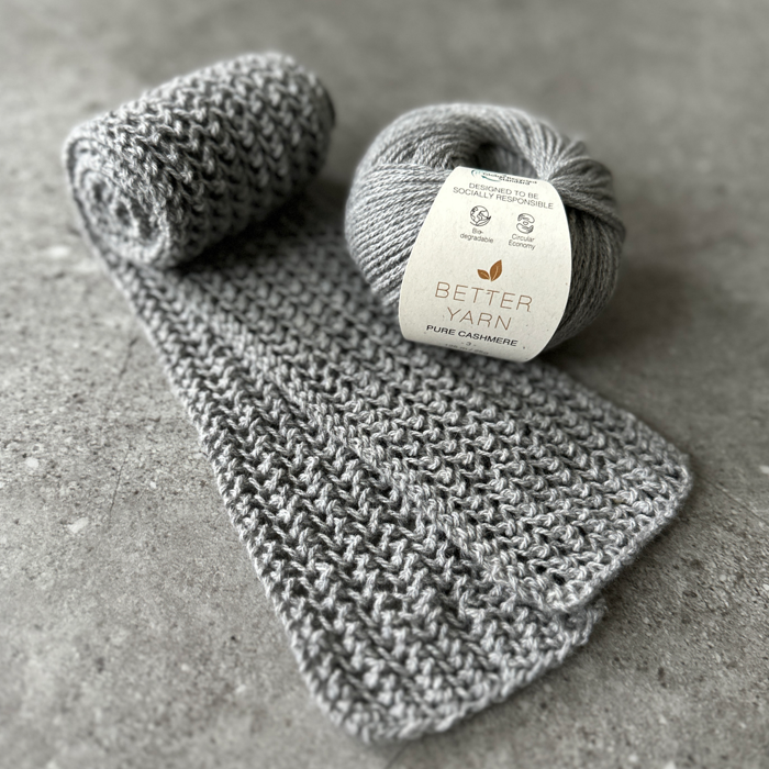 P&G Cashmere minitørklæde i hulmønster strikkekit