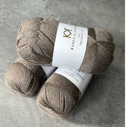 Adventskalender 2025 for strikkere og hæklere fra Karen Klarbæk