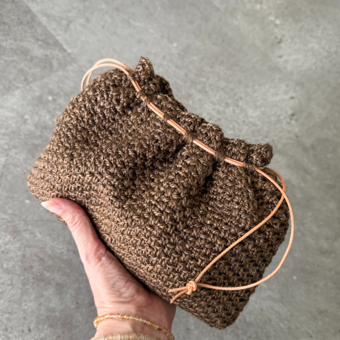 P&G Clutch med lædersnor hæklekit