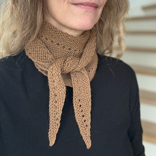 P&G Bandana med hulmønster strikkekit