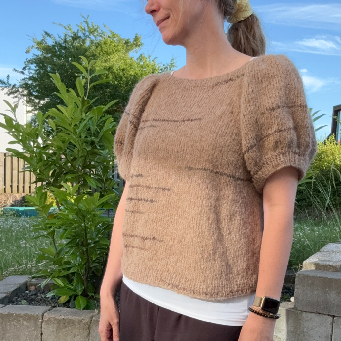 Raglan t-shirt med pufærmer strikkekit fra Permin