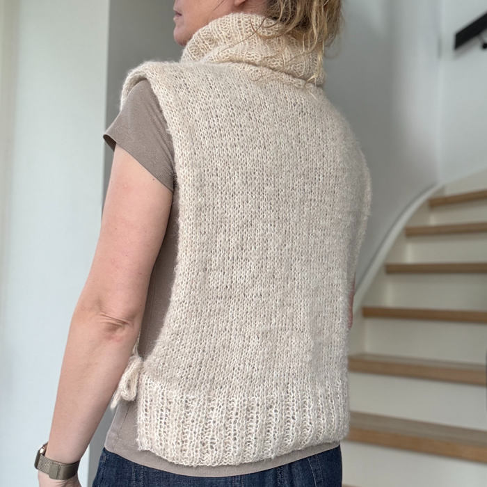 P&G Vest med snoning strikkekit